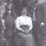 Ernest Schoeren, sa femme Joséphine Plun et sa fille Berthe-Léonthine en 1910